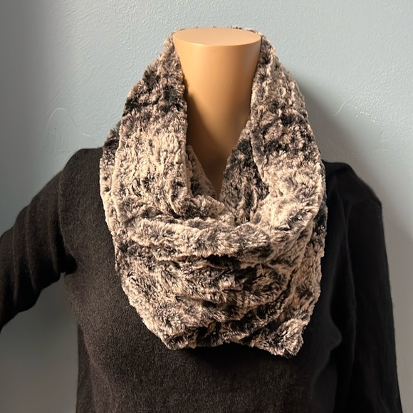 Merona Faux Fur Infinity Soft Scarf one size black white winter - Picture 1 of 5